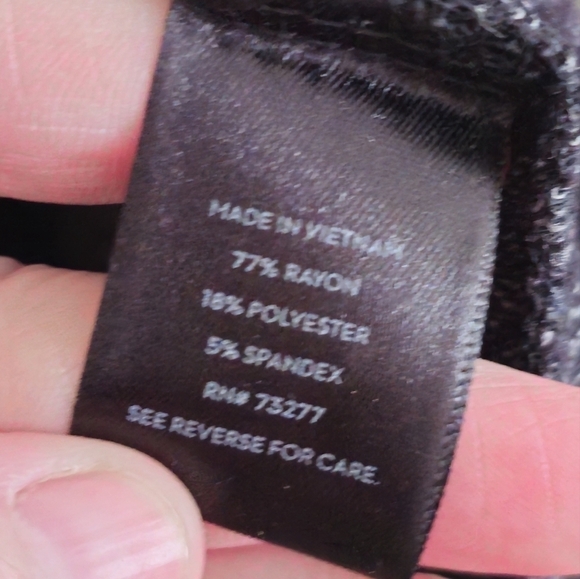 Simply Vera Wang Grey Sweater Embellished Rhinestone Neckline Size Large - Picture 8 of 8